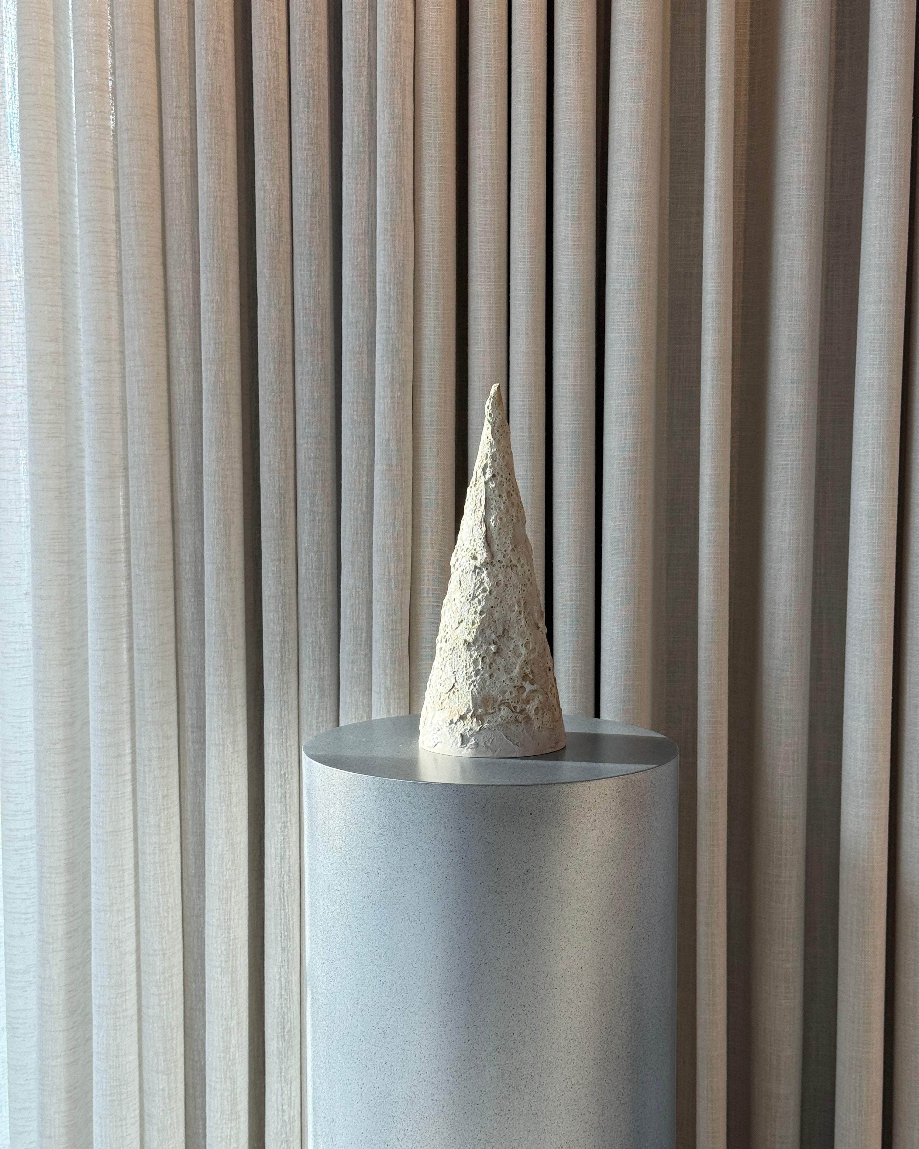 White Lava Christmas Tree - 28 cm